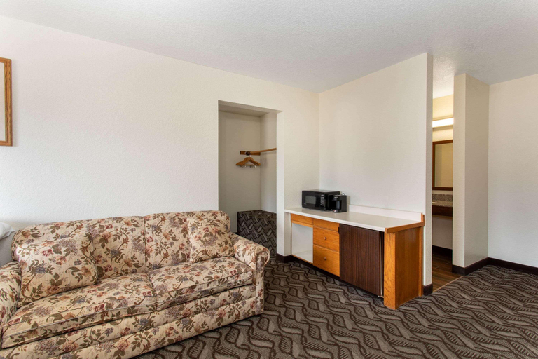 Public Area 2, Super 8 by Wyndham Dubois, Fremont