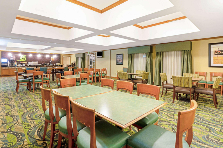 Food & Drinks 5, La Quinta Inn Suites By Wyndham Shawnee, Pottawatomie