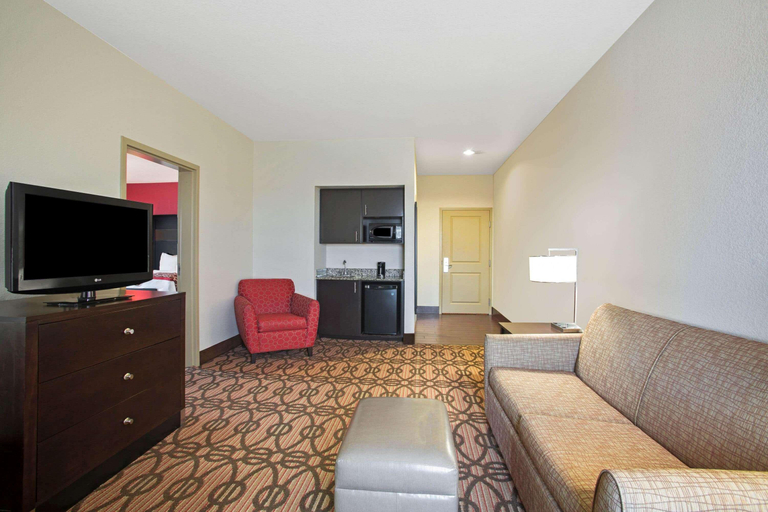 Bedroom 3, La Quinta Inn Suites By Wyndham Pearsall, Frio