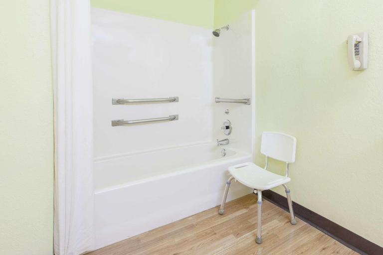 Bathroom 3, Super Stay Inn and Suites, Muskogee