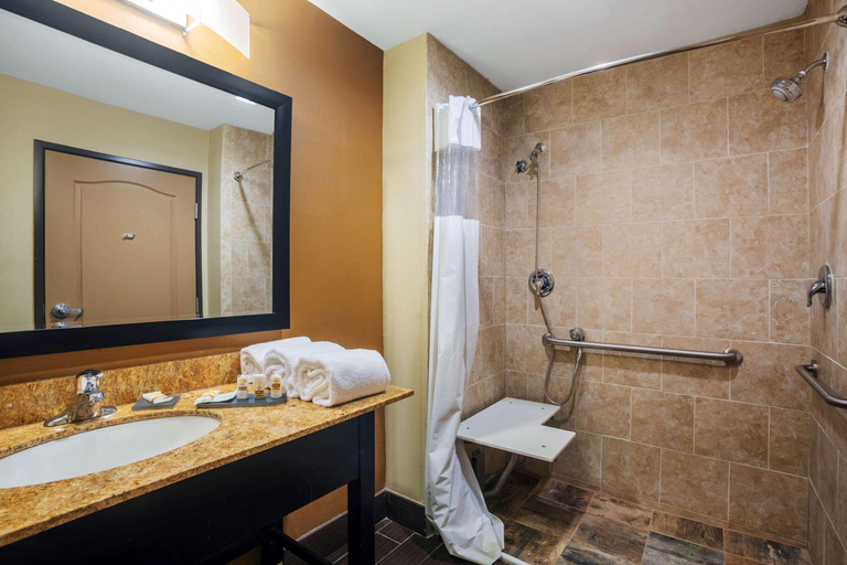 Bathroom 4, La Quinta Inn & Suites by Wyndham Beeville, Bee