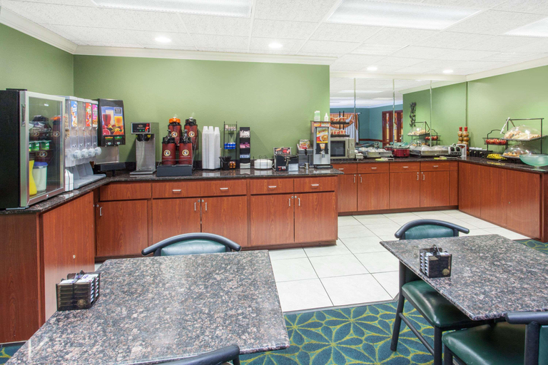 Public Area 3, Baymont by Wyndham Decatur IL North, Macon