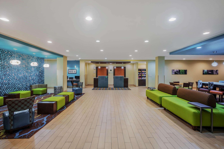 Public Area 2, La Quinta Inn & Suites by Wyndham Beeville, Bee
