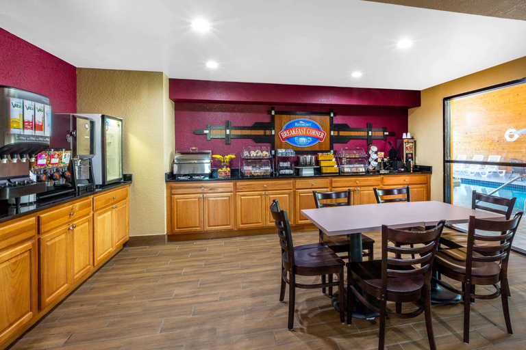 Food & Drinks 5, Baymont Inn And Suites By Wyndham Mukwonago, Waukesha