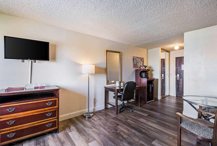 Public Area 3, Sutter Inn, Sutter