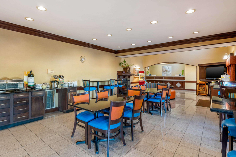 Food & Drinks 5, Quality Inn & Suites Cincinnati, Hamilton
