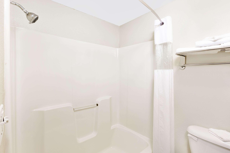 Bathroom 4, Super 8 by Wyndham Mound City, Holt