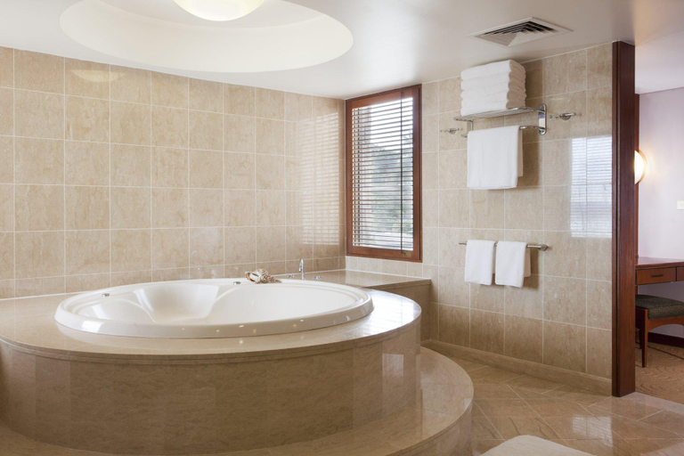 Bathroom 5, Crowne Hotel Port Moresby, National Capital District