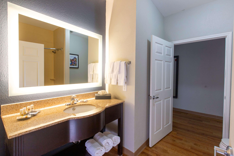 Bathroom 3, La Quinta Inn & Suites Houston Normandy, Houston