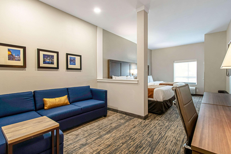 Bedroom 4, Comfort Suites Grove City - Columbus South, Franklin