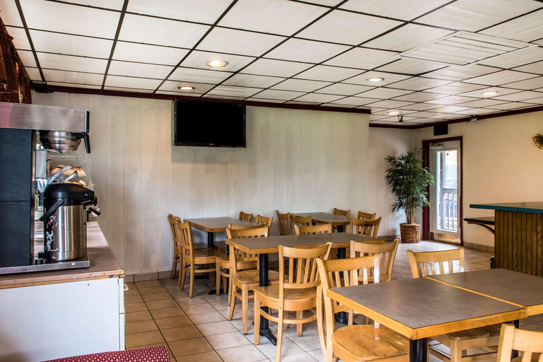 Food & Drinks 5, Econo Lodge Inn & Suites, Luzerne