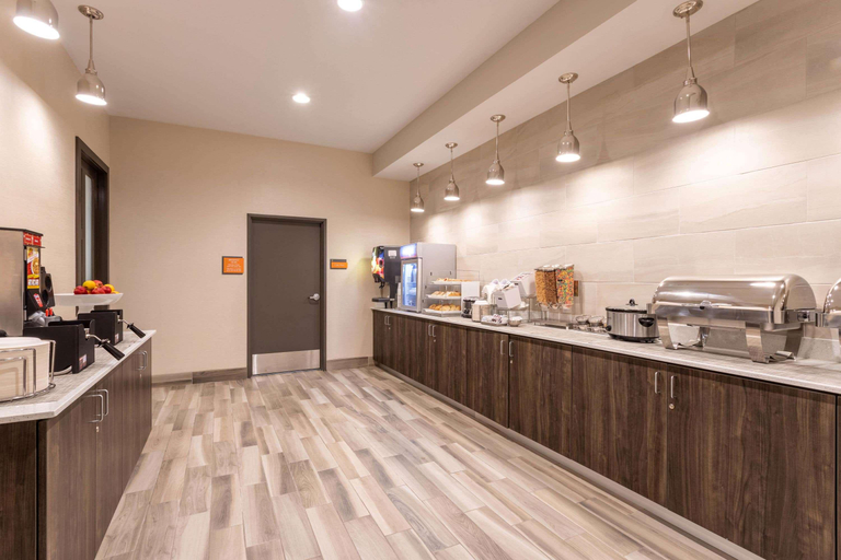 Public Area 3, La Quinta Inn & Suites by Wyndham Bloomington, Monroe