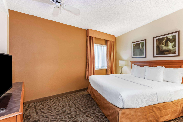 Bedroom 3, Baymont Inn & Suites Orlando South, Orange