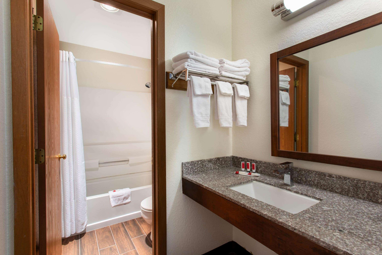 Bathroom 4, Super 8 by Wyndham Dubois, Fremont