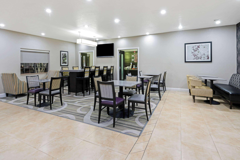Public Area 3, La Quinta Inn & Suites by Wyndham Ada, Pontotoc