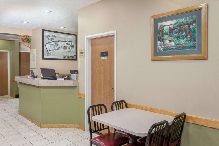 Public Area 2, Super 8 by Wyndham Goshen, Elkhart