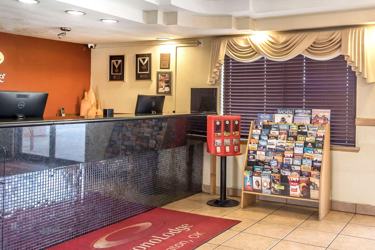 Public Area 2, Brentwood Inn Clinton, Custer