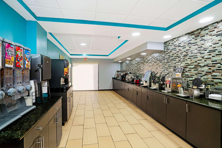Food & Drinks 5, La Quinta Inn&Suites by Wyndham Sevierville/Kodak, Sevier
