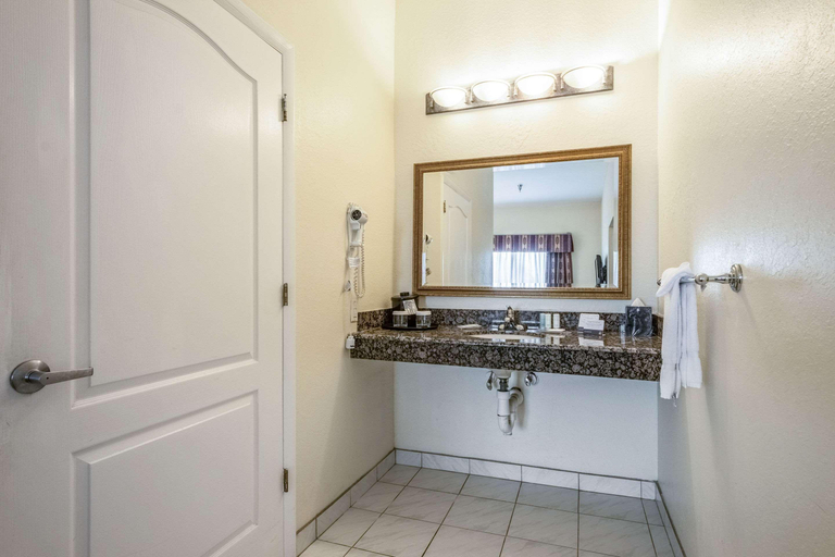 Bathroom 5, Clarion Inn & Suites Central Clearwater Beach, Pinellas