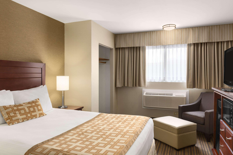Bedroom 3, Days Inn by Wyndham Terrace, Kitimat-Stikine