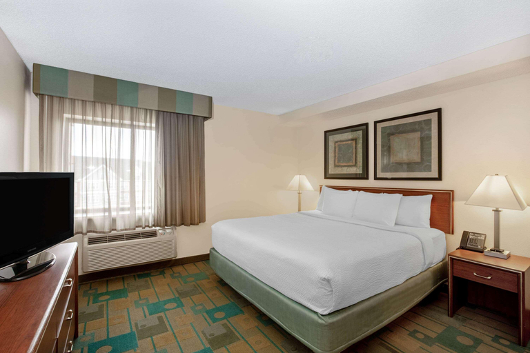Bedroom 3, La Quinta Inn Des Moines-Clive, Polk