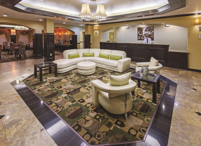 Public Area 3, La Quinta Inn & Suites by Wyndham Searcy, White
