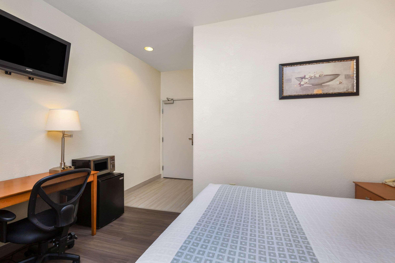 Bedroom 3, La Quinta Inn And Suites Tulare, Tulare