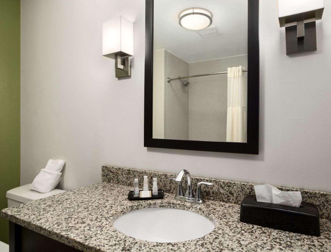Bathroom 4, Baymont by Wyndham Cotulla, La Salle
