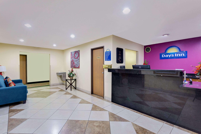 Public Area 2, Days Inn by Wyndham Sturtevant / Racine / Mount Pleasant, Racine