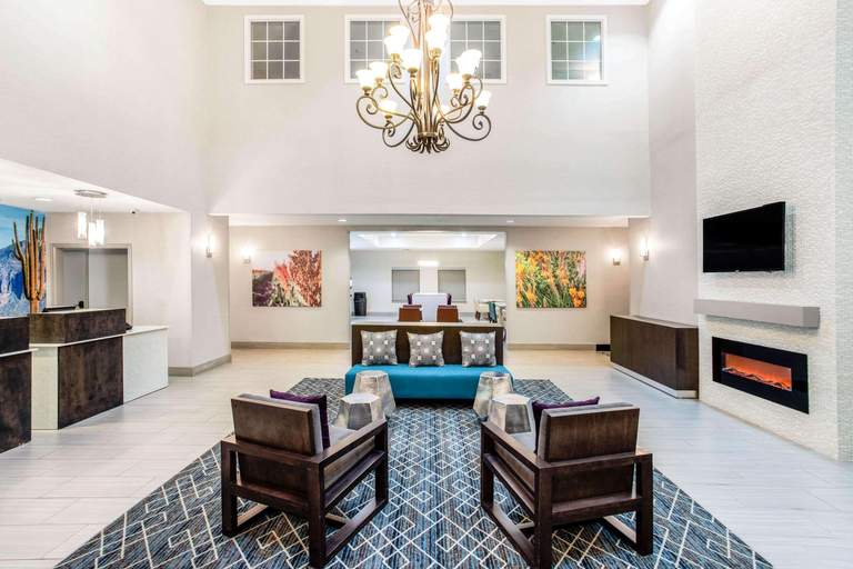 Public Area 3, La Quinta Inn & Suites by Wyndham Hillsboro, Hill