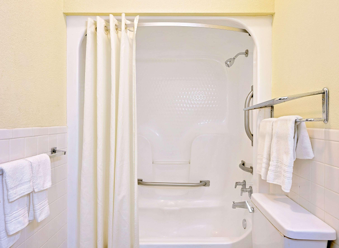 Bathroom 4, Super 8 By Wyndham Laurel, Jones