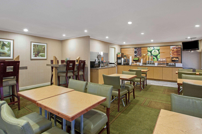 Public Area 4, La Quinta Inn by Wyndham Auburn Worcester, Worcester