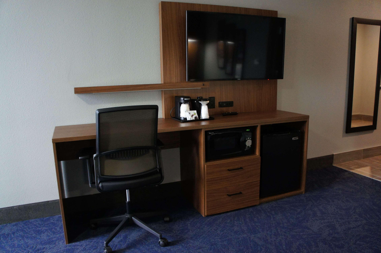 Bedroom 3, La Quinta Inn & Suites College Station North, Brazos