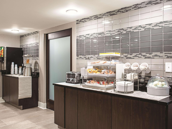 Food & Drinks 4, La Quinta Inn & Suites Baltimore North, Baltimore