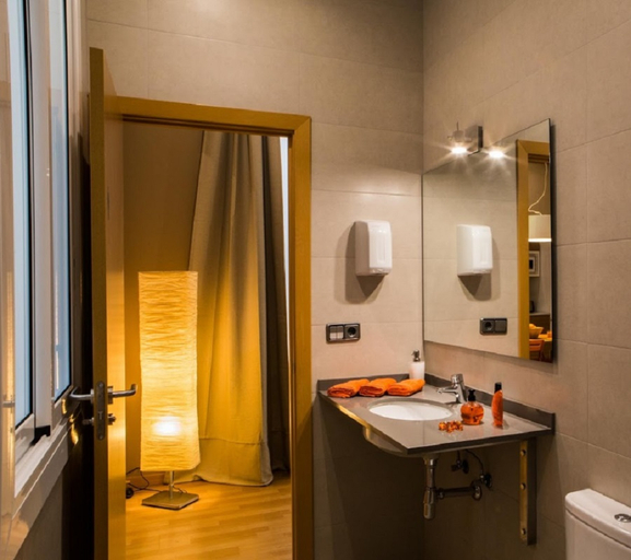 Bathroom 4, Born Barcelona Hostel, Barcelona