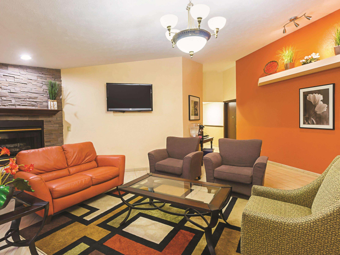 Public Area 2, La Quinta Inn Suites By Wyndham Woodburn, Marion