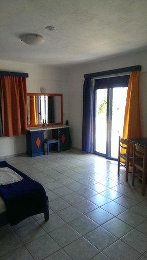 Bedroom 3, Leonidas Studios & Apartments, Crete