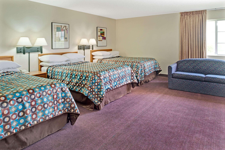 Bedroom 3, Super 8 by Wyndham Walnut, Pottawattamie