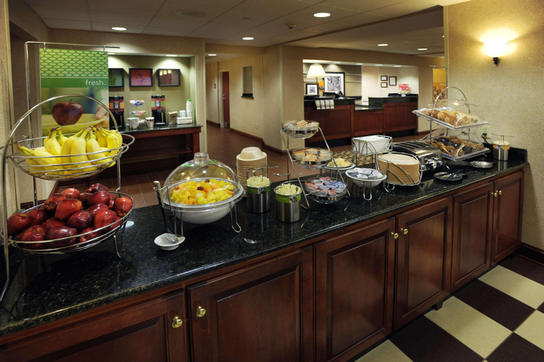 Food & Drinks 5, Hampton Inn Gallatin, Sumner