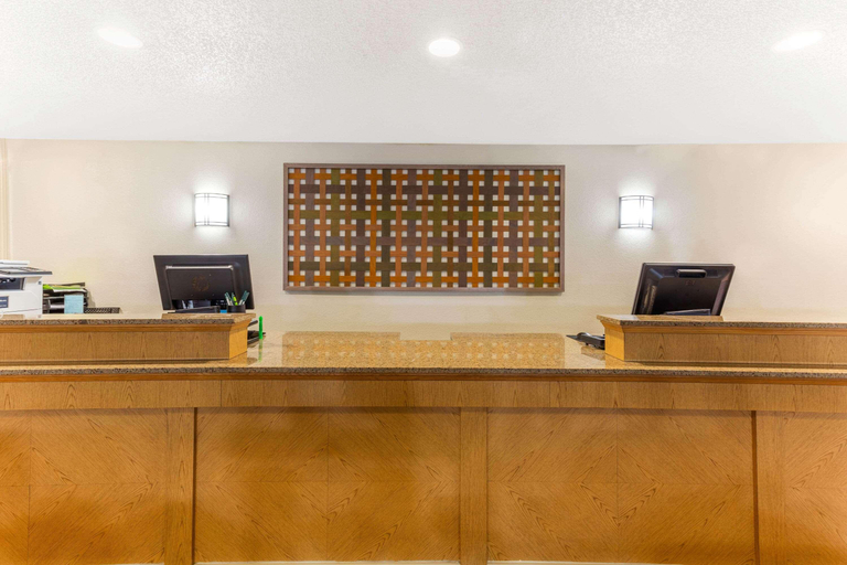 Public Area 2, La Quinta Inn & Suites by Wyndham Redding, Shasta