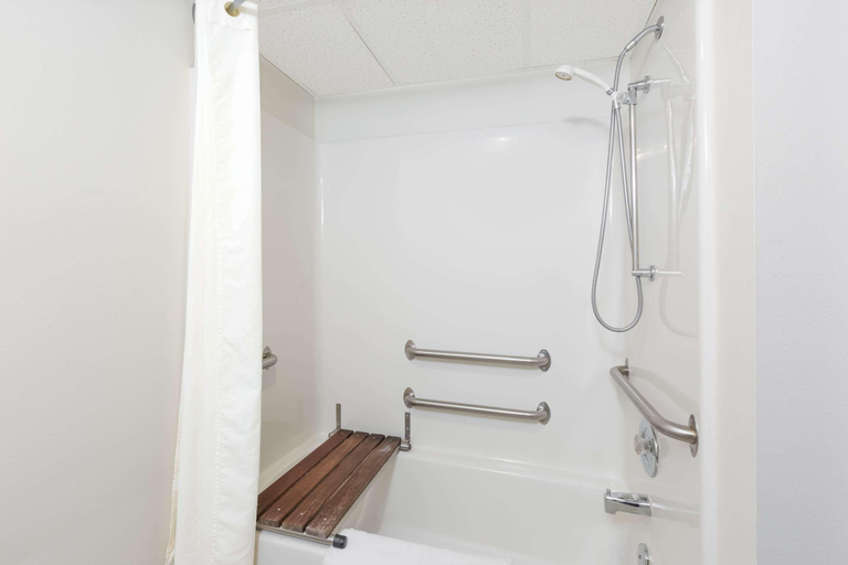 Bathroom 4, Super 8 by Wyndham Estherville, Emmet