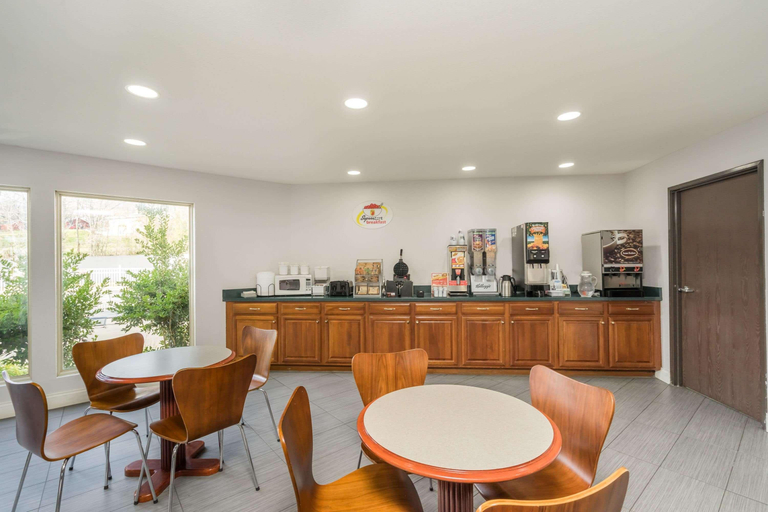 Food & Drinks 5, Quality Inn Calvert City - Paducah East, Marshall