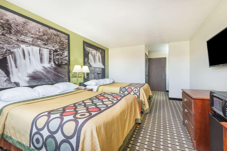 Bedroom 3, Super 8 By Wyndham Madison/Hanover Area, Jefferson