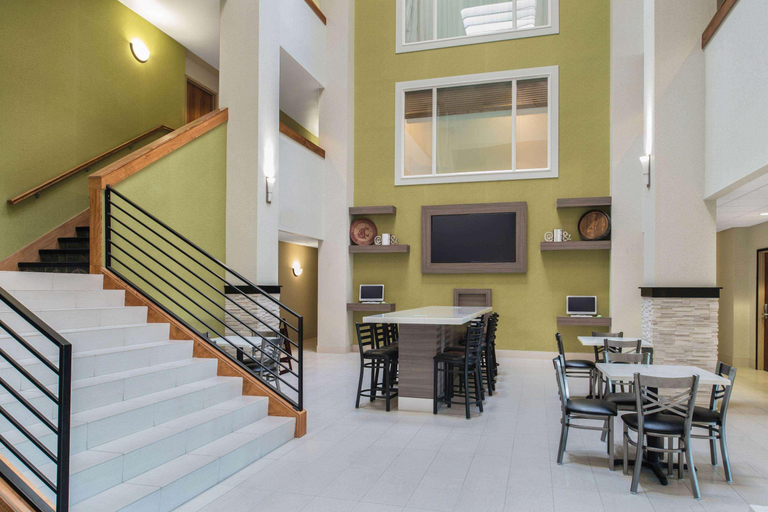 Public Area 2, La Quinta Inn & Suites by Wyndham Moscow Pullman, Latah