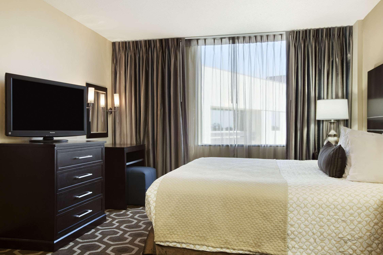 Bedroom 3, Embassy Suites by Hilton St. Louis Airport, Saint Louis