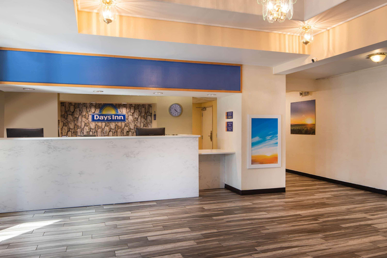 Public Area 3, Days Inn by Wyndham Macon I-75 North, Bibb