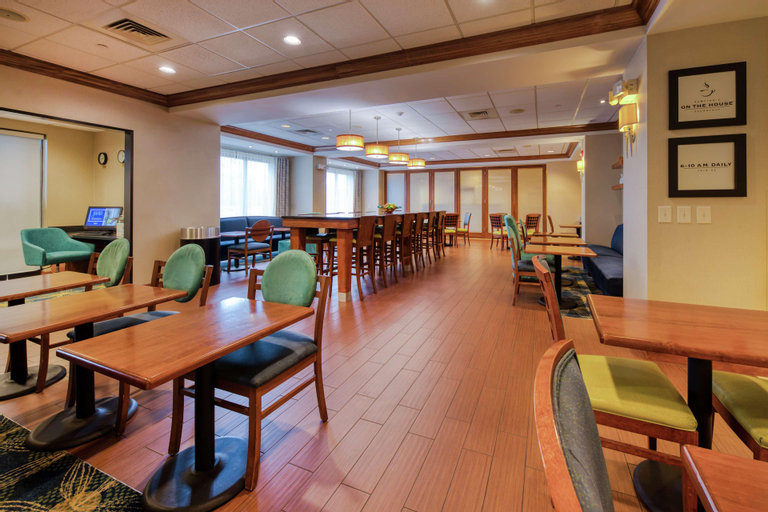 Food & Drinks 4, Hampton Inn Wilmington-University Area/Smith Creek, New Hanover