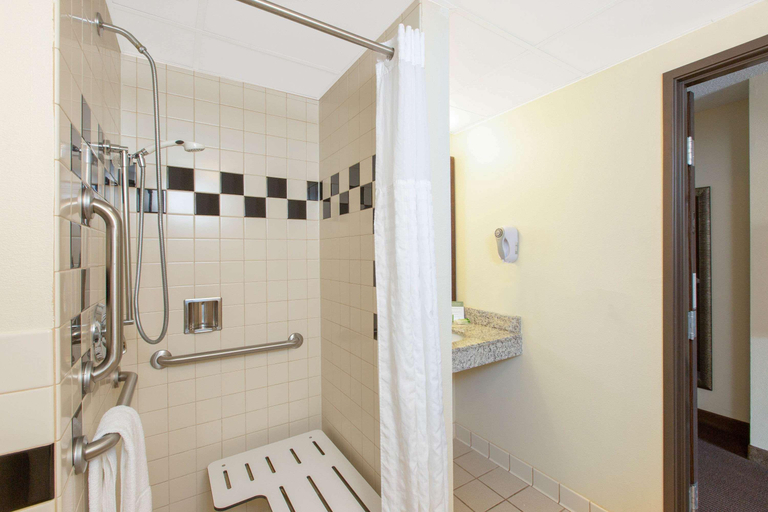 Bathroom 4, AmericInn by Wyndham Ottumwa, Wapello
