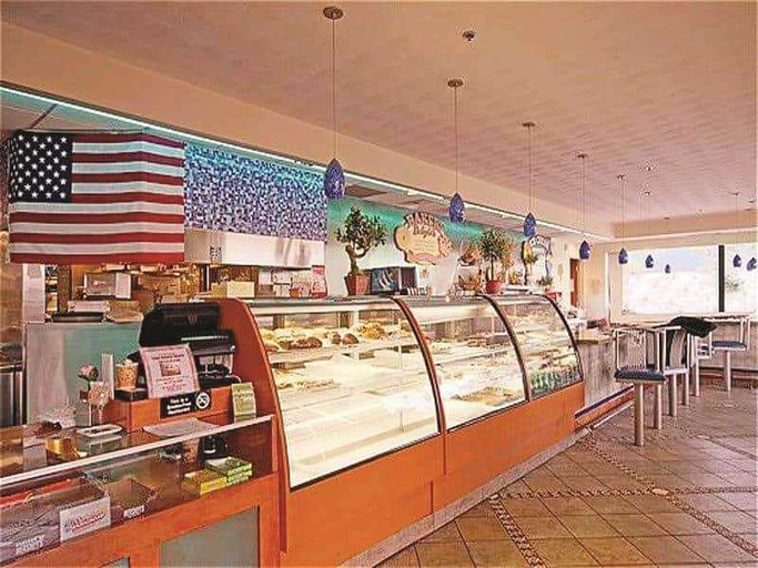 Food & Drinks 5, La Quinta Inn & Suites New Haven, New Haven