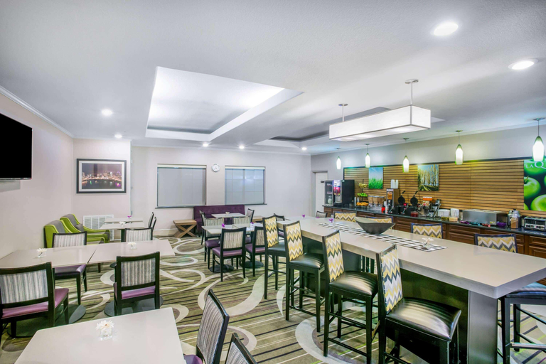 Food & Drinks 5, La Quinta Inn & Suites Kyle, Hays